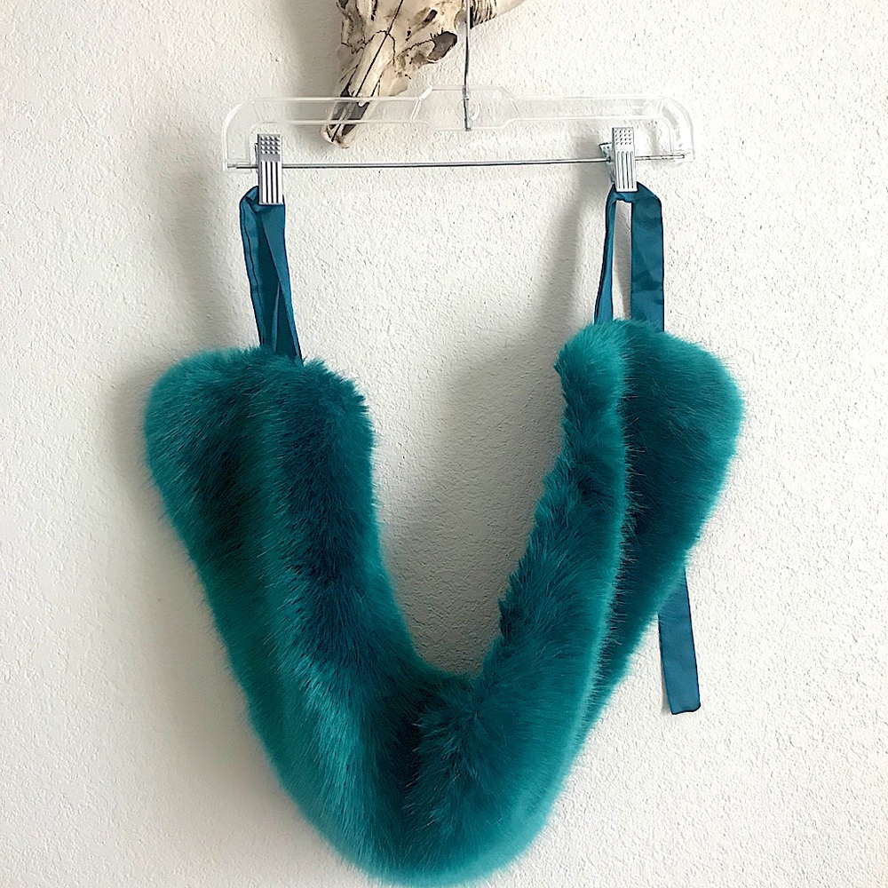 NY&C Faux fur shawl turquoise